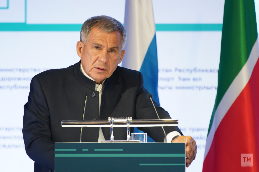 Минниханов назвал работу общественного транспорта провалом