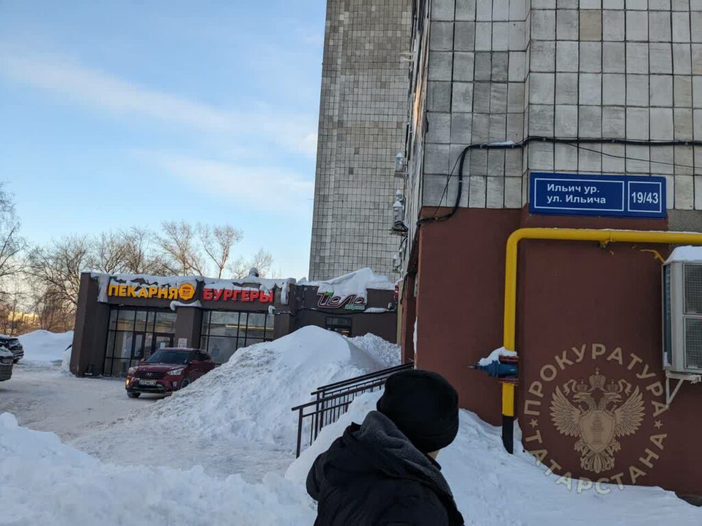 Отец выбросил двухлетнюю девочку из окна в Юдино