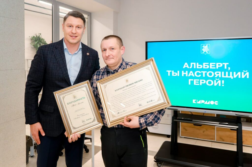 В Казани Альберт Бикмуллин, спасший детей в Юдино, получил благодарность от мэра