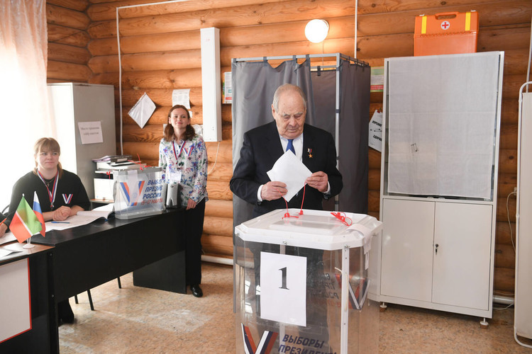 Шаймиев проголосовал на президентских выборах