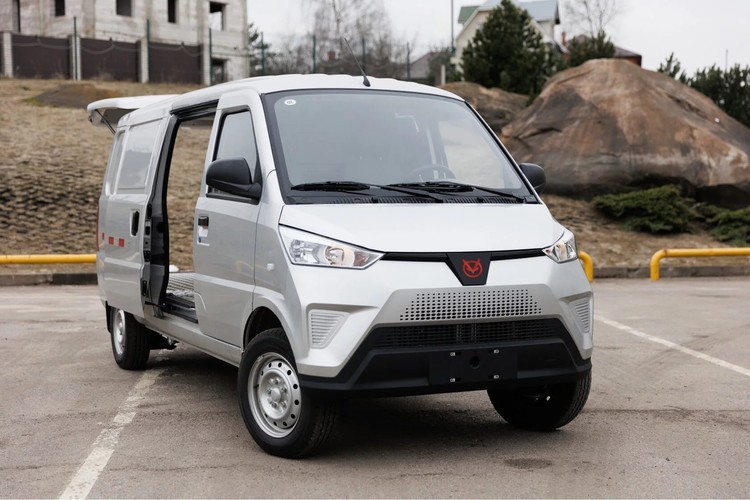 На заводе в Елабуге собрали первый электрофургон Sova 25