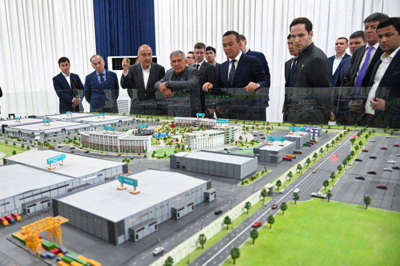 Раис РТ посетил свободную торговую зону 