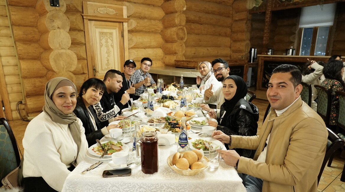 Для делегатов Всемирного фестиваля молодежи организовали ифтар