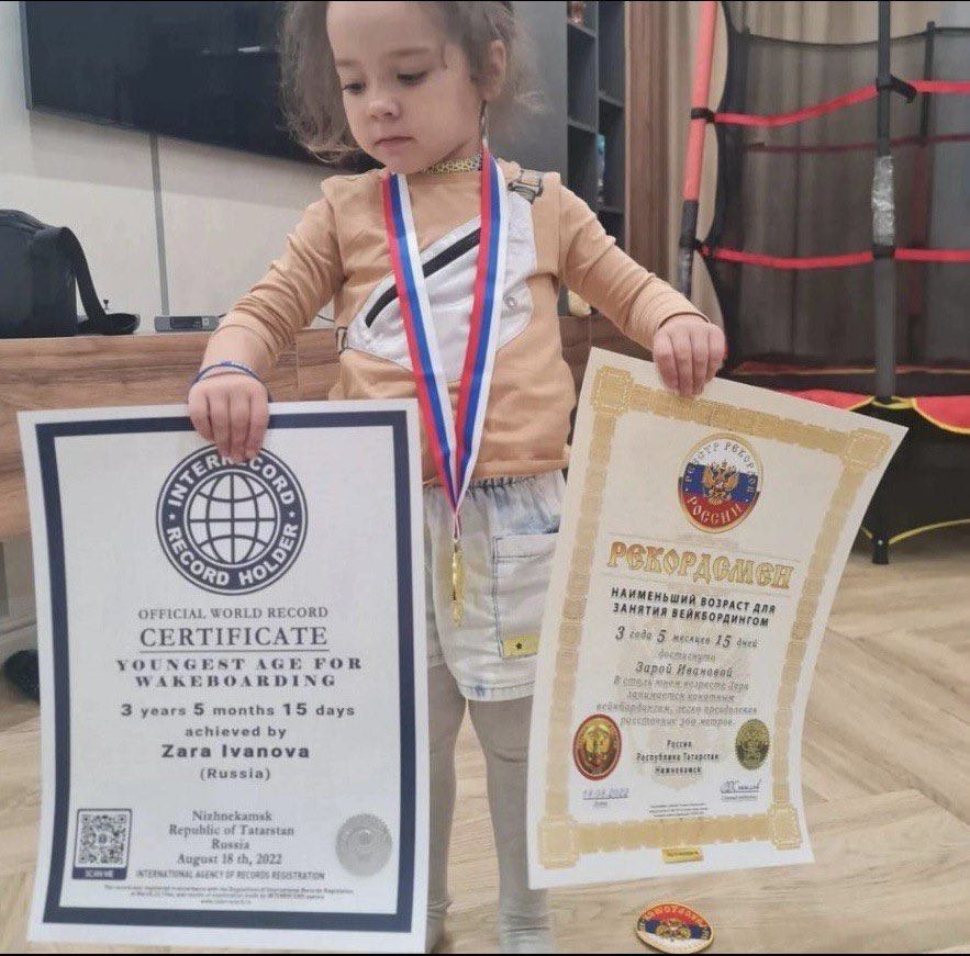 На сноуборде с Эльбруса в пять лет: экстремалка из Татарстана удивляет мир