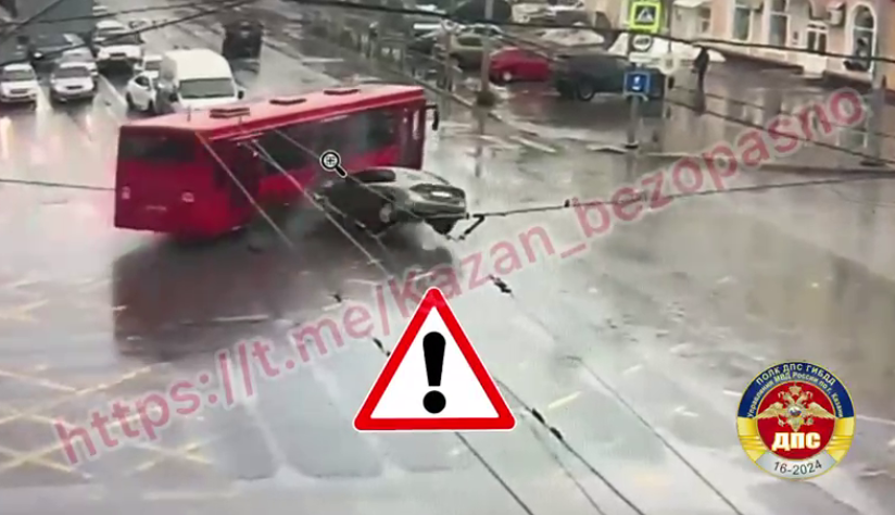 В Казани водитель иномарки погиб в ДТП с автобусом