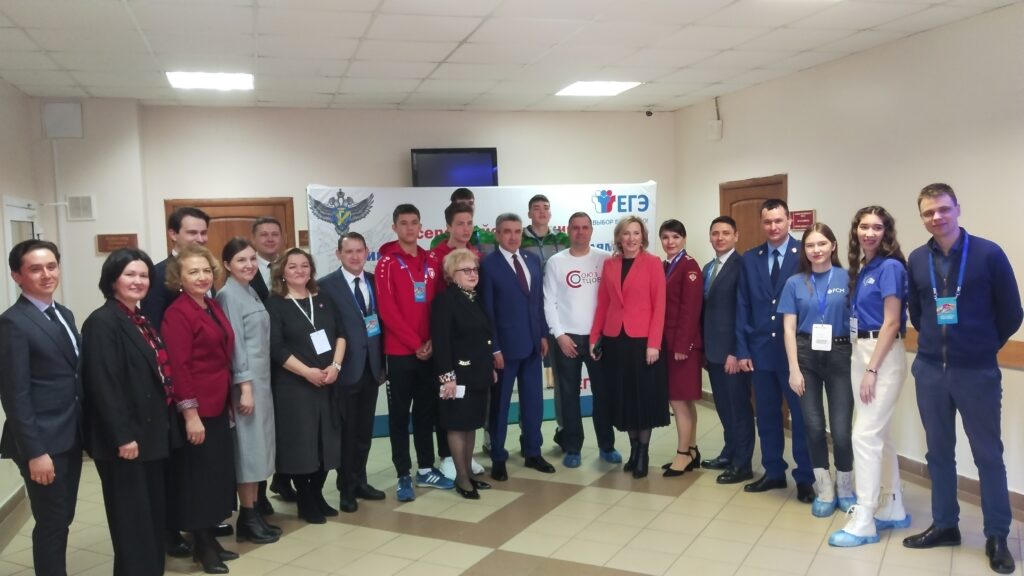 «Чтобы не говорили, что министр ничего не знает»: в Татарстане прошел ЕГЭ для взрослых