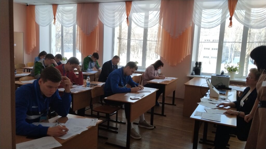 «Чтобы не говорили, что министр ничего не знает»: в Татарстане прошел ЕГЭ для взрослых