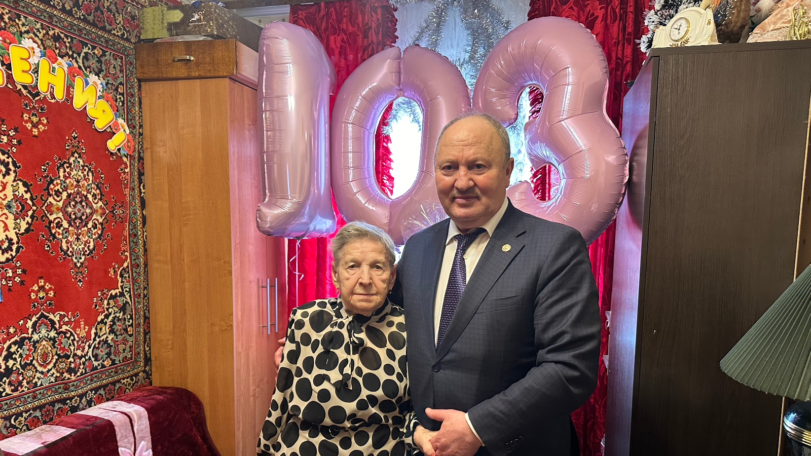 Премьер-министр РТ поздравил ветерана войны с днем ро