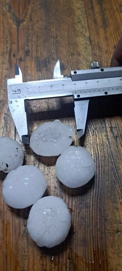 Жители РТ столкнулись с градом и разрушения домов