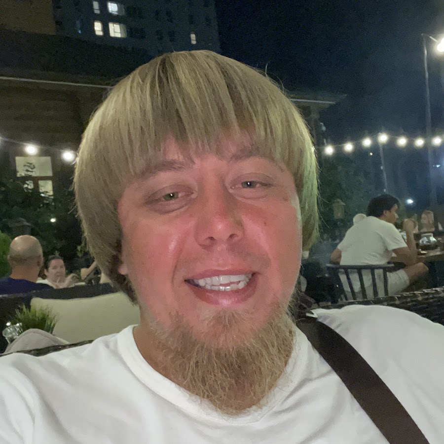 Блогеру Марату Клубнике запретили выезд за границу из-за незаконную торговлю