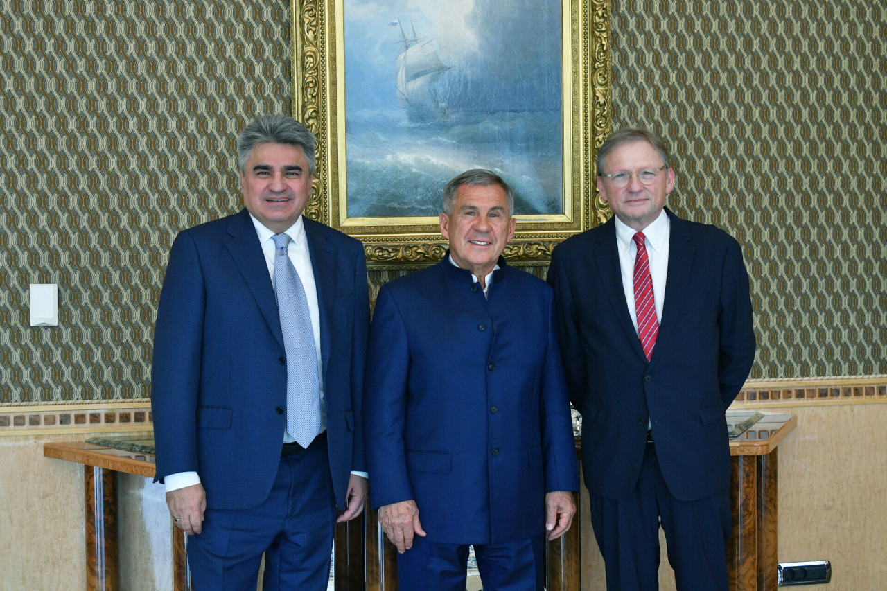 Минниханов и Титов обсудили меры поддержки предпринимательских сфер