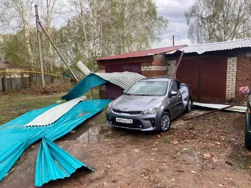 Жители РТ столкнулись с градом и разрушения домов