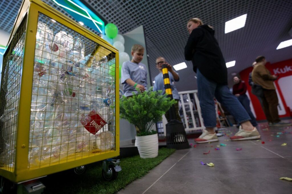 в Казани открылась экостанция, где детей учат сортировать мусор