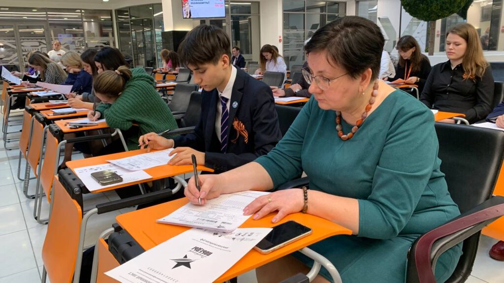 Герой России Расим Баксиков на «Диктанте Победы»: Мы умеем учиться на своих ошибках