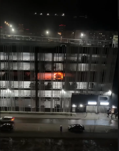 В Казани на парковке ЖК «Весна» загорелись две машины