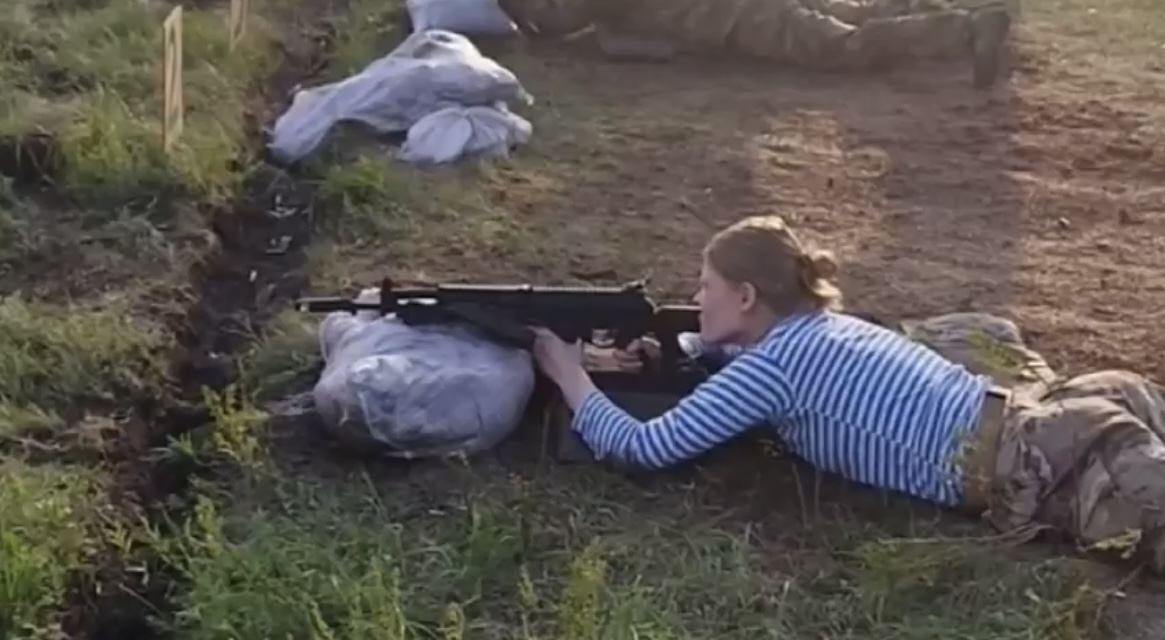 Студентка КФУ снялась для видео службы по контракту