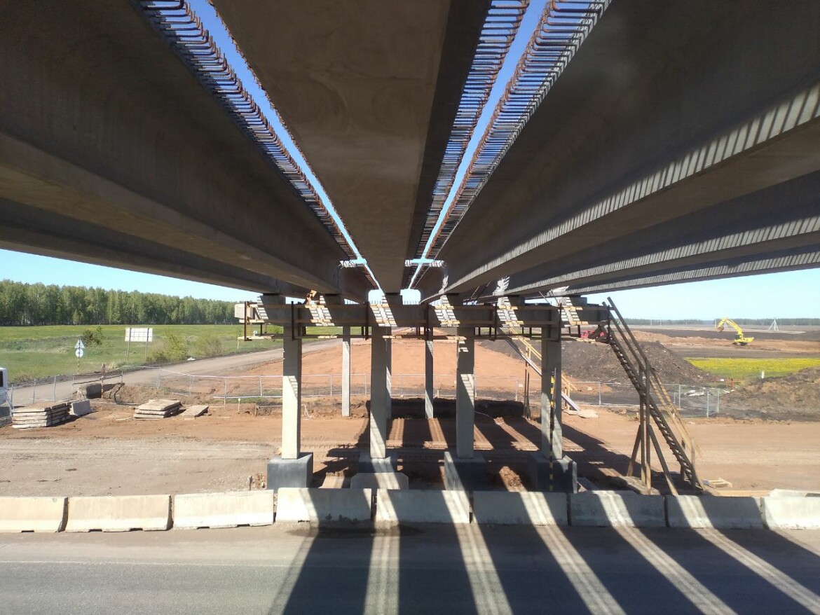 На трассе М-7 установили балки для нового путеп