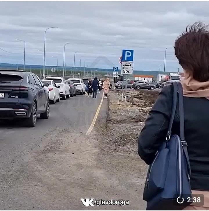 Канистра в помощь: казанцы на трассе М-12 тратят время и нервы в очередях к заправкам