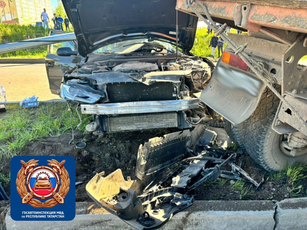 В Нижнекамске водитель Audi погиб после аварии с КАМАЗом