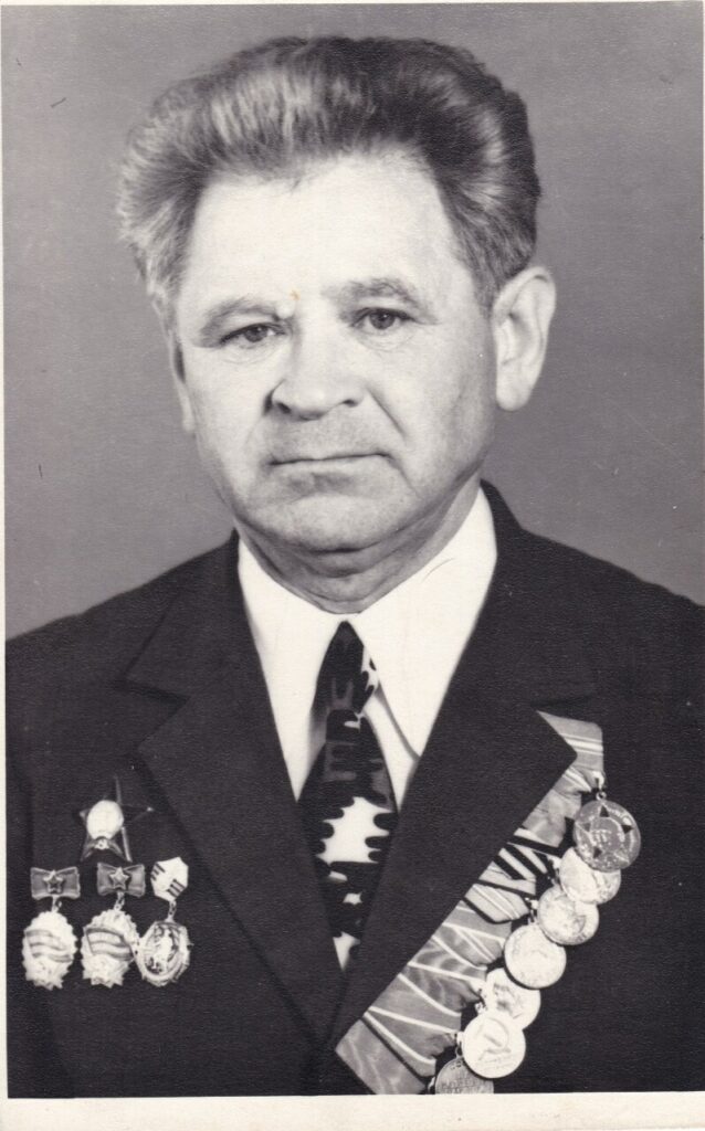 Председатель Госсовета РТ рассказал историю о блокноте своего отца-фронтовика