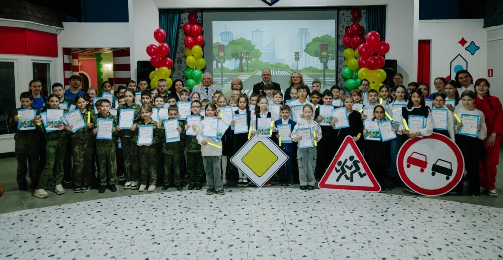 Школьников Казани обучают правилам безопасного поведения на дороге