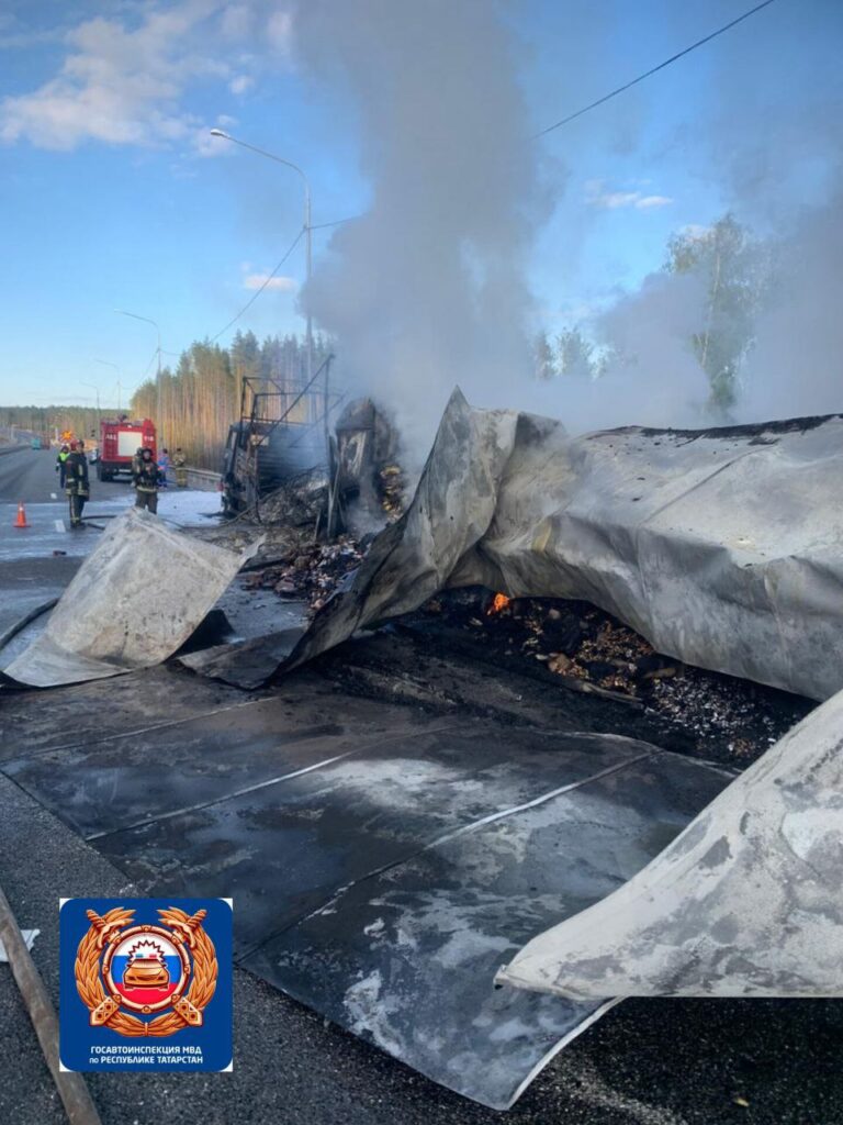 На М-12 в Татарстане грузовик протаранил КАМАЗ, водитель погиб