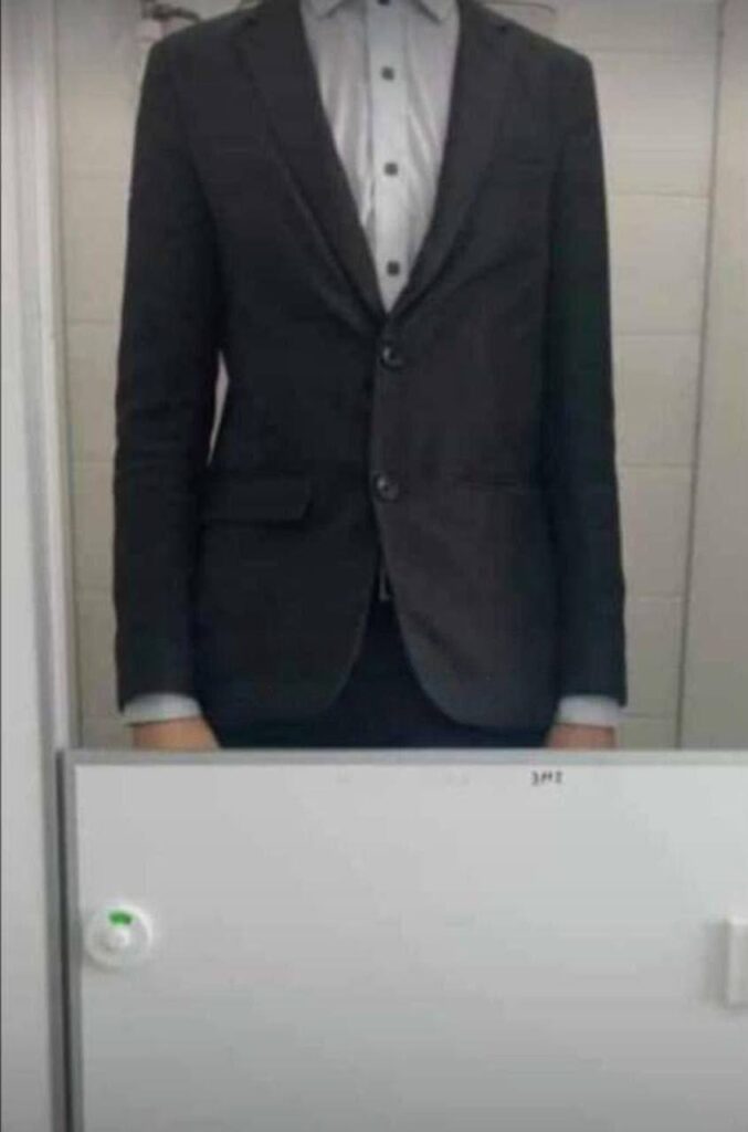 Перед ЕГЭ в гимназии Татарстана «обрезали» двери в туалетах