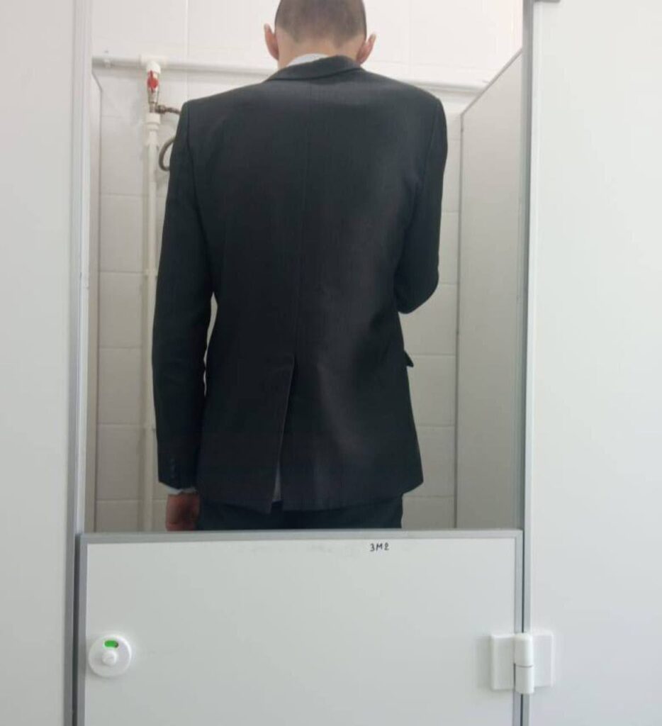 Перед ЕГЭ в гимназии Татарстана «обрезали» двери в туалетах