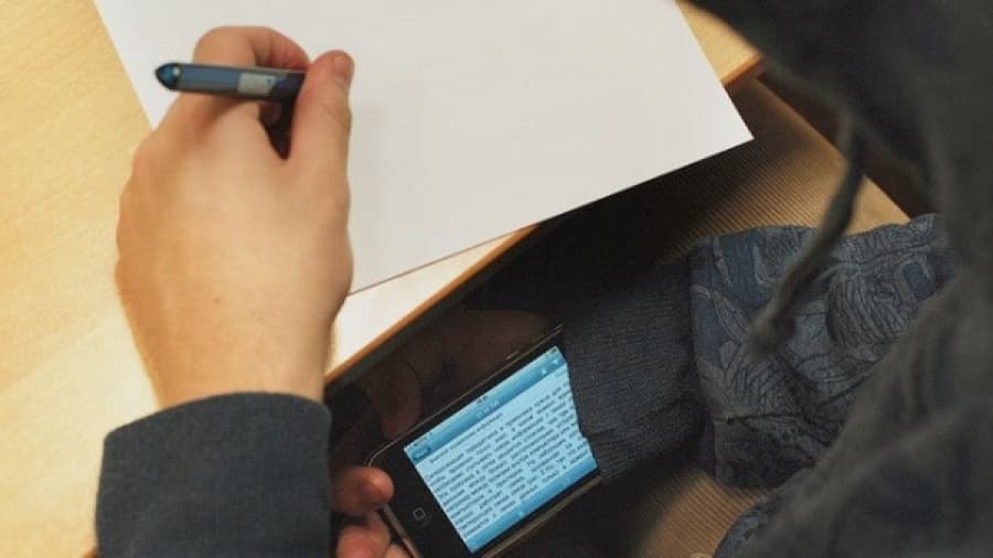 Сдать нельзя списать: мошенники предлагают школьникам Татарстана «ответы» для ЕГЭ