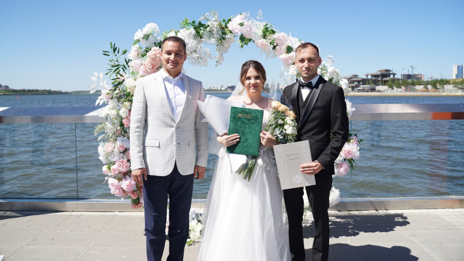 Церемония бракосочетания прошла в Казани в День молодежи