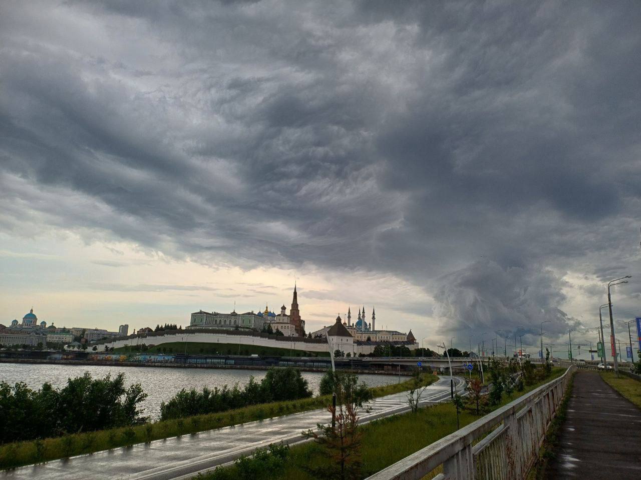 Около Казанского Кремля обрадовался мезоциклон