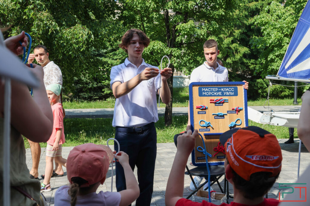 Морской бой, гонки на утках, катание на В Казани прошла «Благотворительная регата»