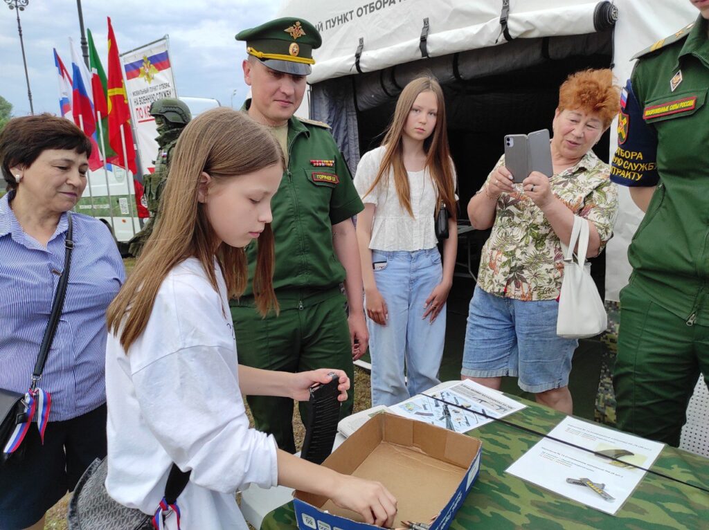 «Возьмите нас!»: пенсионеры в Казани рвутся служить по контракту