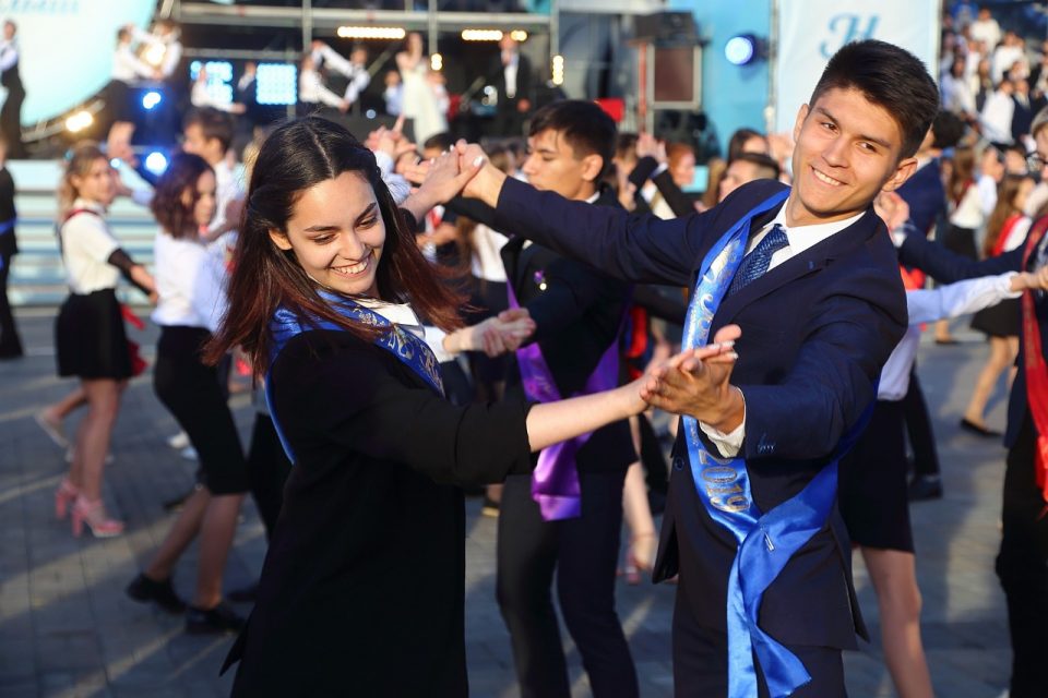 Хор классруков и Анет Сай: как в Казани пройдет общегородской выпускной