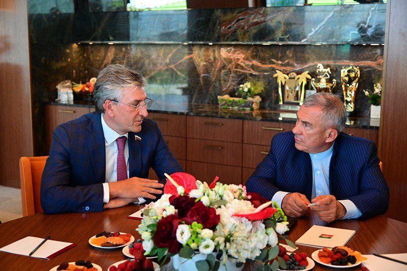 Минниханов встретился с Вице-президентом Федотовым, который является Главой представительства РАСПП в Гуанчжоу