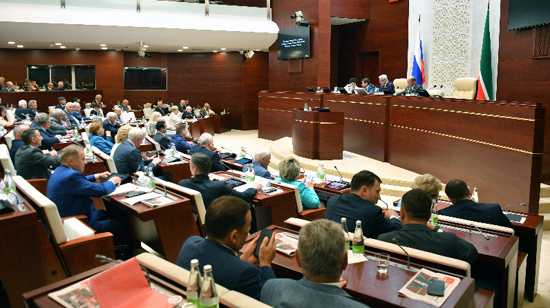 «Хорошо, если ошибки. Хуже, если афера»: Фарид Мухаметшин призвал усилить контроль за бюджетными тратами