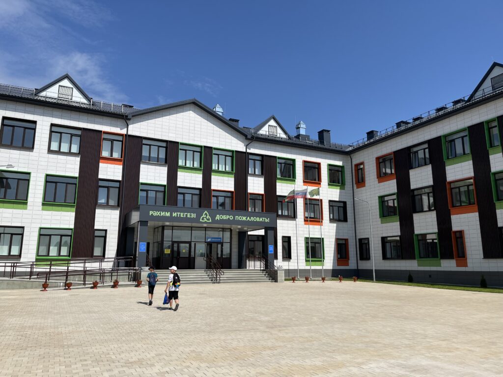 Дорого-богато, умно-креативно: в сельскую супершколу Татарстана ездят учиться из города