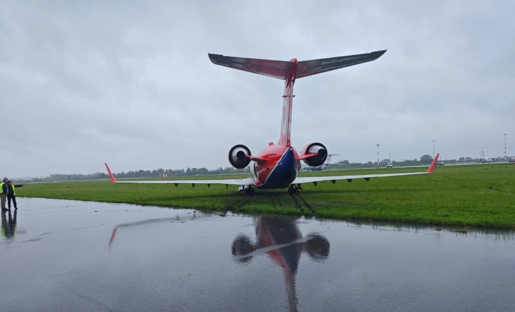 Самолет «ЮВТ Аэро» выкатился за пределы полосы в аэропорту Екатеринбурга