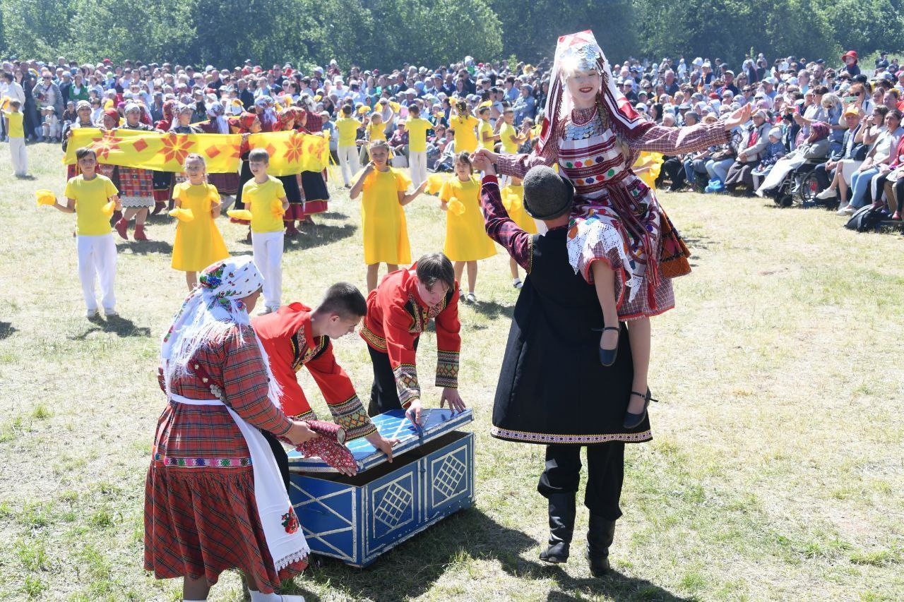 Минниханов дал старт удмуртскому празднику «Гырон Быдтон»