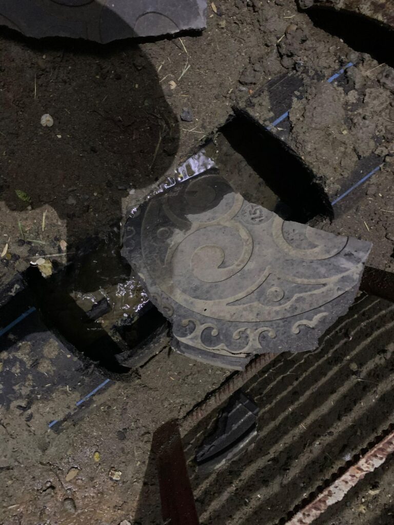 С прогулки – в реанимацию: в Татарстане врачи борются за жизнь девочки, упавшей в канализационный люк