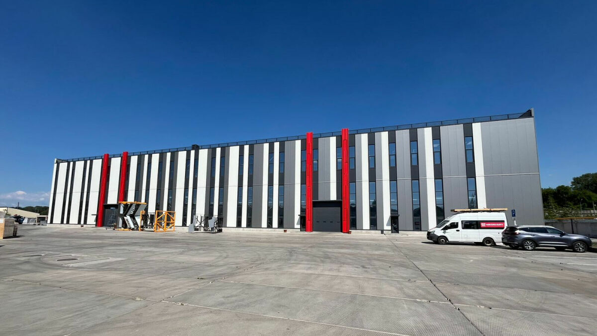 В Казани завершили производственное здание на улице Набережной