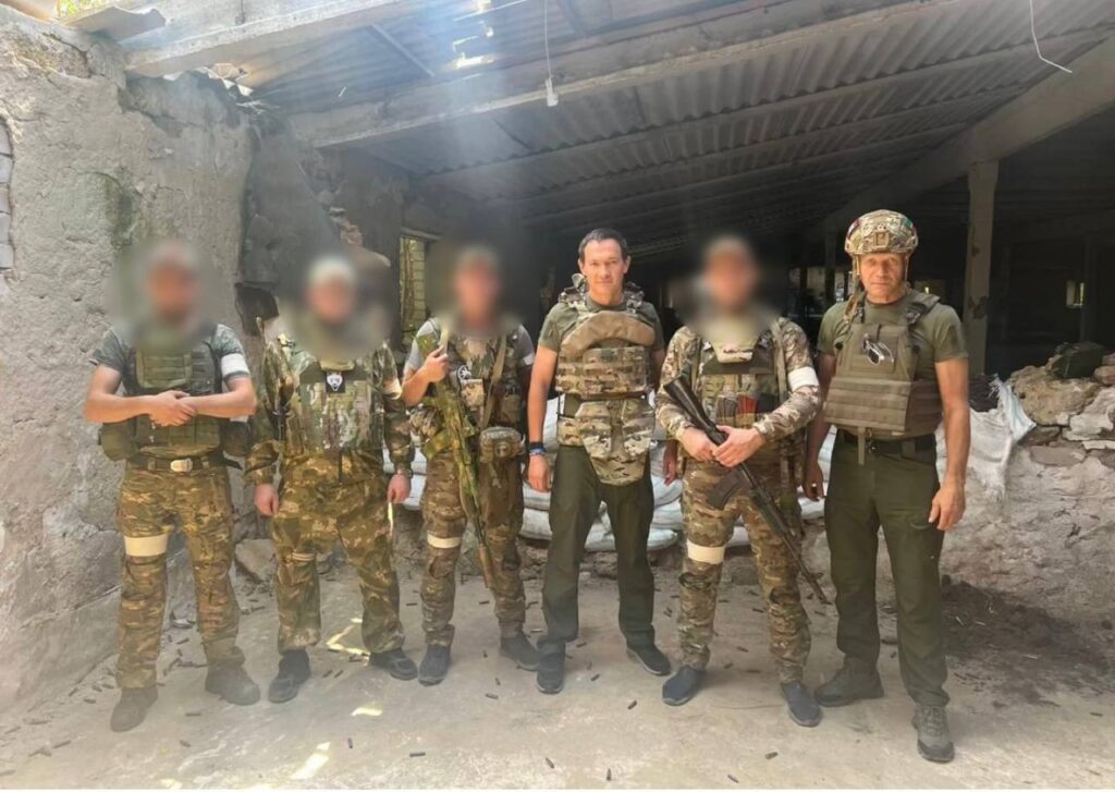 Мэр Альметьевска доставил гумпомощь бойцам в зону СВО