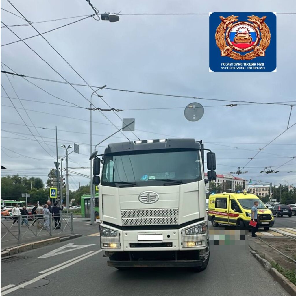 В Казани самосвал задавил молодого человека на электросамокате