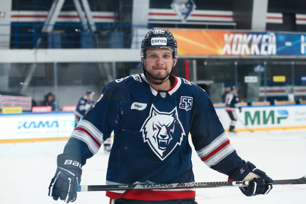 Защитник Хохлов покинул «Нефтехимик»