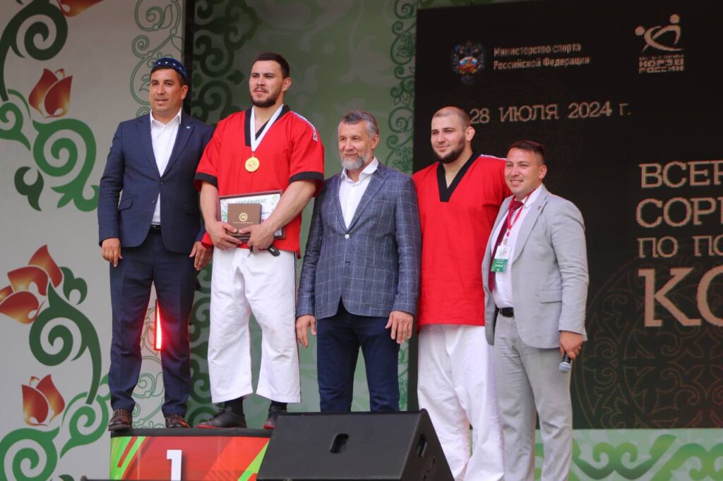 Борец из Татарстана стал абсолютным батыром Иртышского Сабантуя