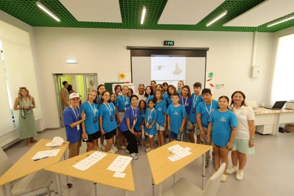 Минниханов посетил детский лагерь «Сэлэт-Ак Барс» в Форосе