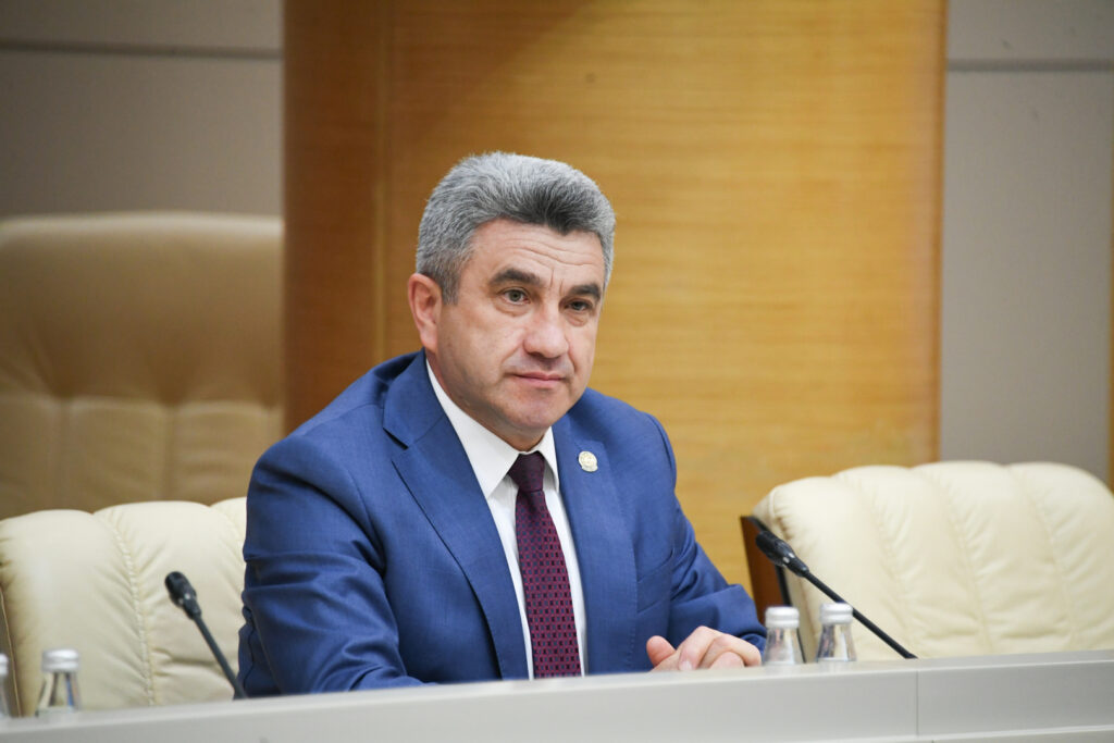 Двоечники расслабились, отличники поднажали: Татарстан отличился на ЕГЭ