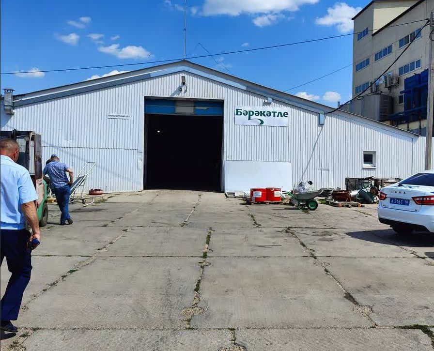 Грузовик насмерть задавил рабочего на молкомбинате в Высокогорском районе