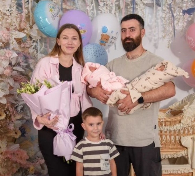 В Менделеевске в семье Карганян родилась «королевская двойня»