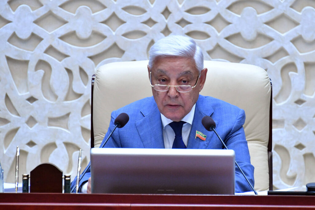 «Несмотря на все вызовы»: депутаты Госсовета Татарстана завершили пятилетку ударно